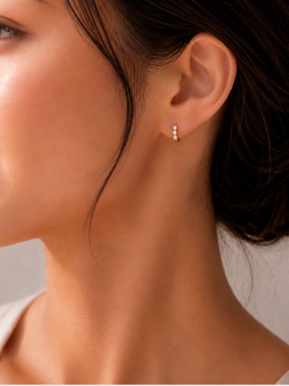 Elegant 3-Stud Design petite gold tone earrings
